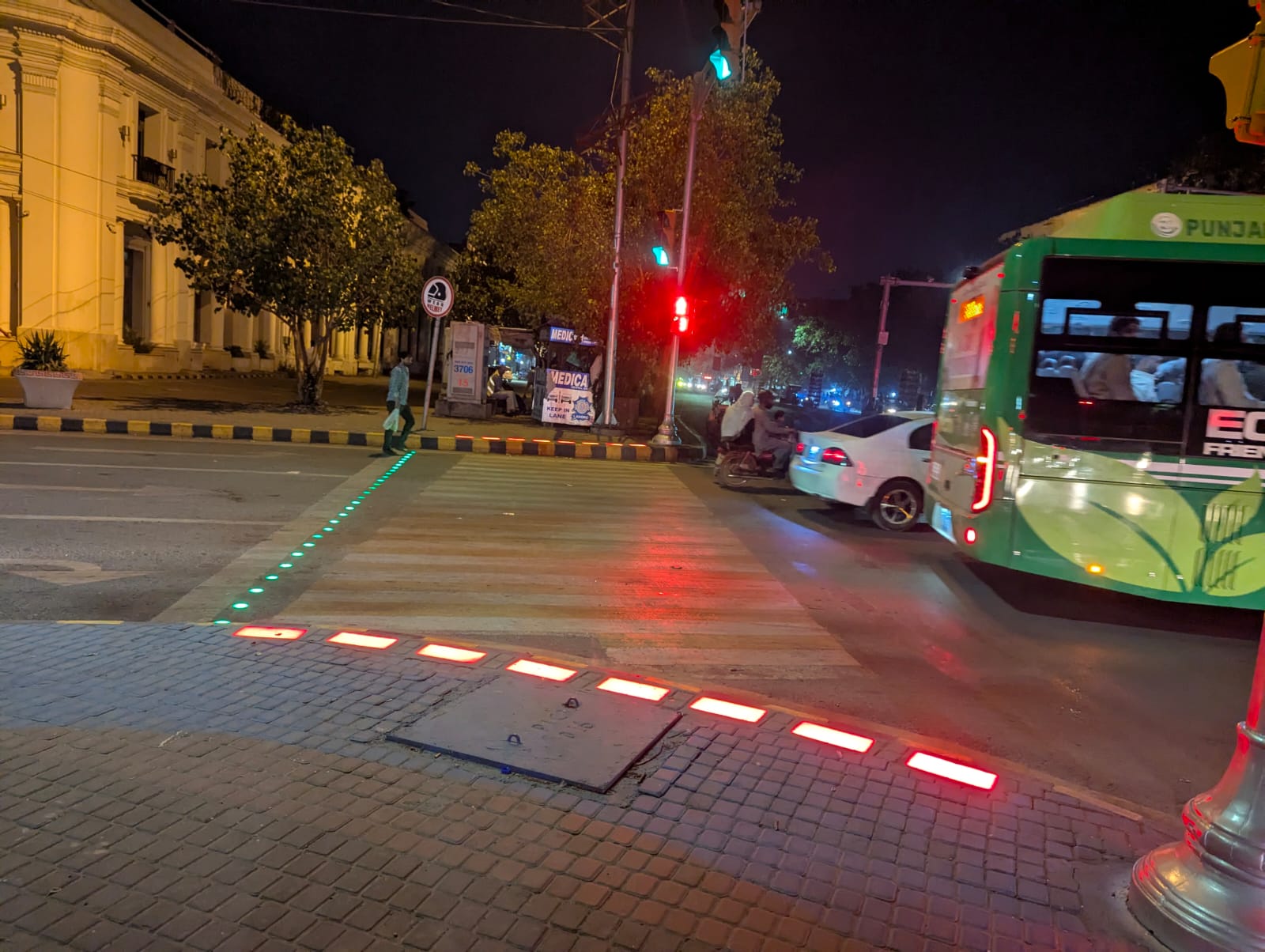 How Pelican Signals Improve Pedestrian Safety in Pakistan