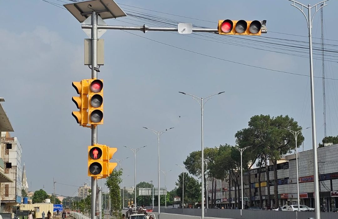 Solar powered traffic signals in Pakistan by Pak German Engineers
